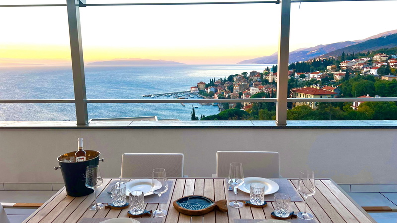 Villa Palazzo Blue pool&whirpool&beachfront- Opatija