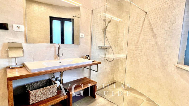 Villa Palazzo Blue pool&whirpool&beachfront- Opatija Bathroom