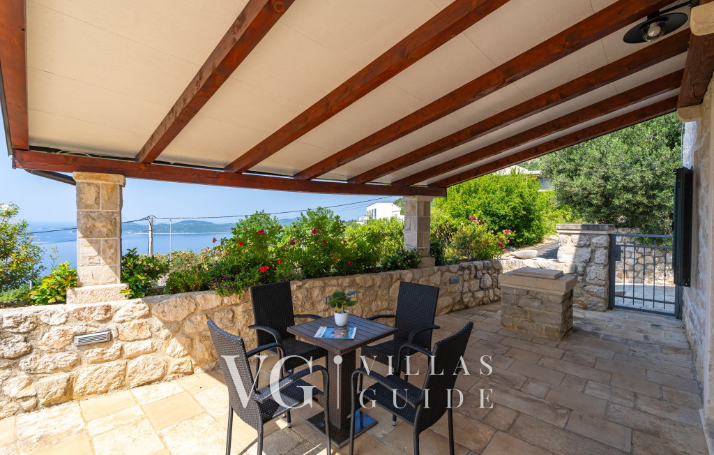 Villa Dia Garden and property exterior