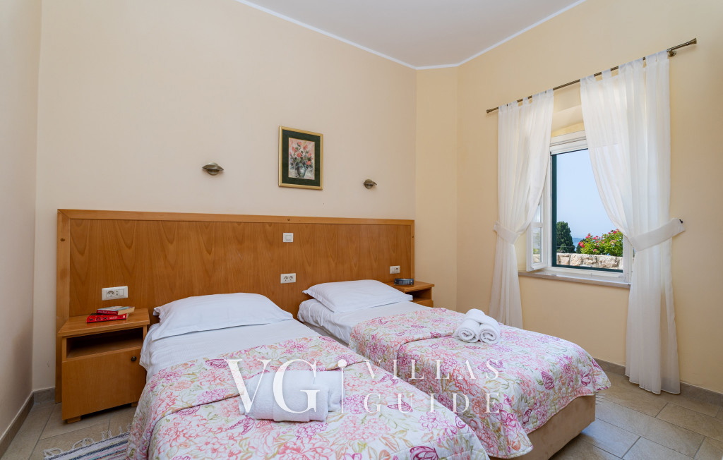 Villa Dia Bedroom