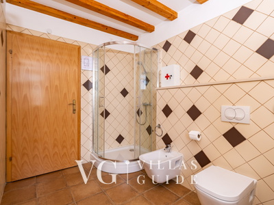 Villa Dia Bathroom