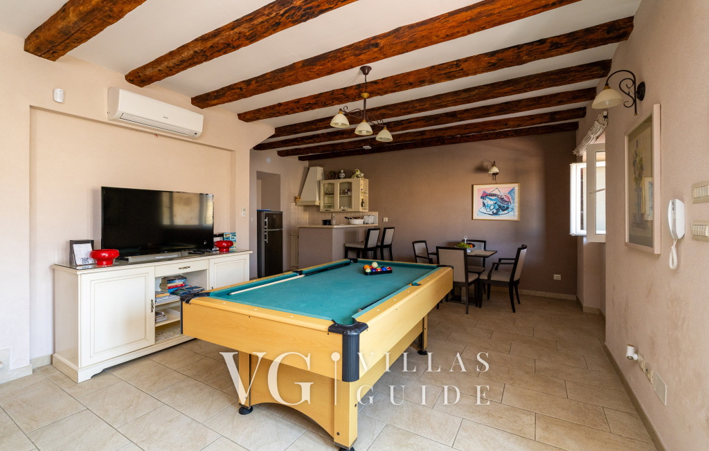 Villa Dia Additional content