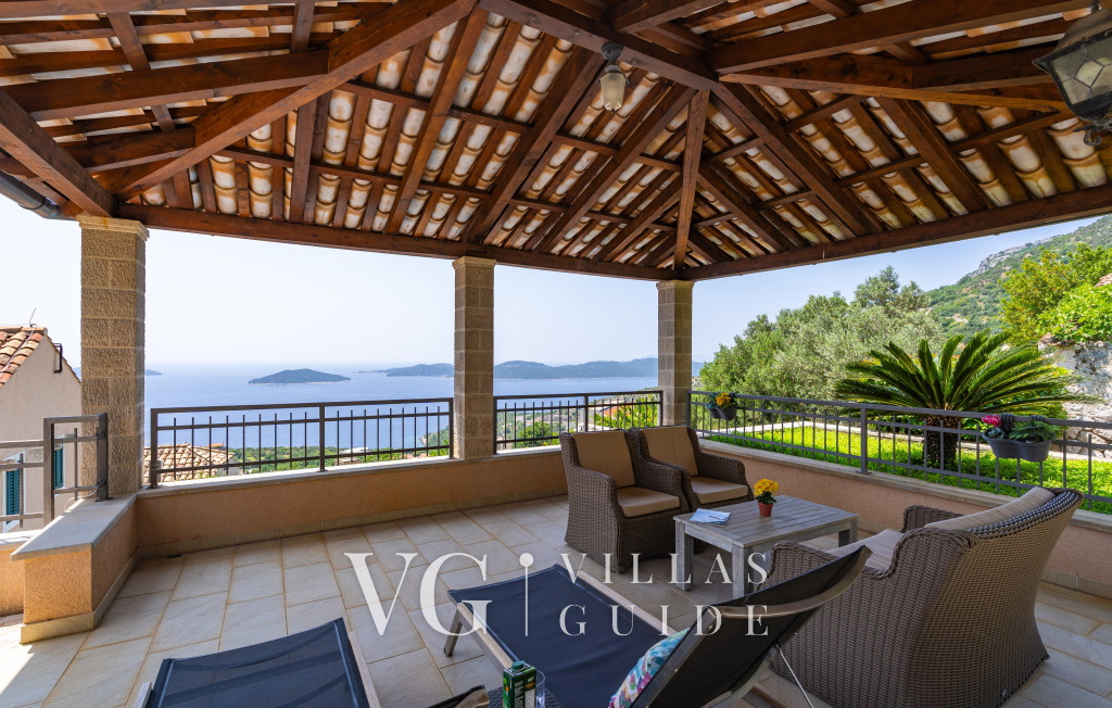 Villa Dia Garden and property exterior