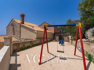 Villa Dia Additional content