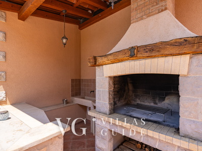 Villa Dia Garden and property exterior