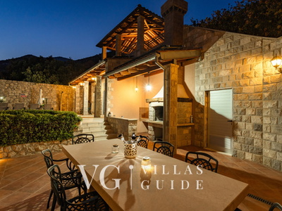 Villa Dia Garden and property exterior