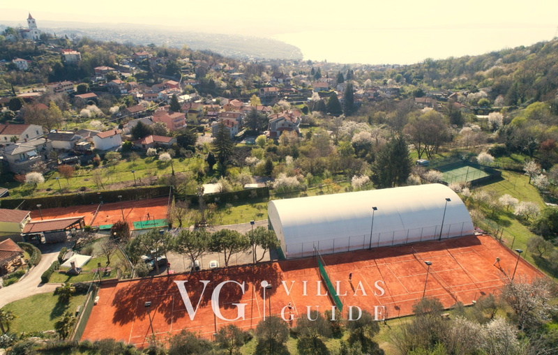 Villa il giardino segreto with pool Andere