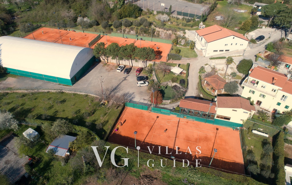 Villa il giardino segreto with pool Andere