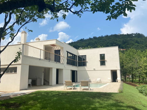 Villa il giardino segreto with pool