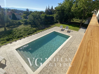 Villa il giardino segreto with pool