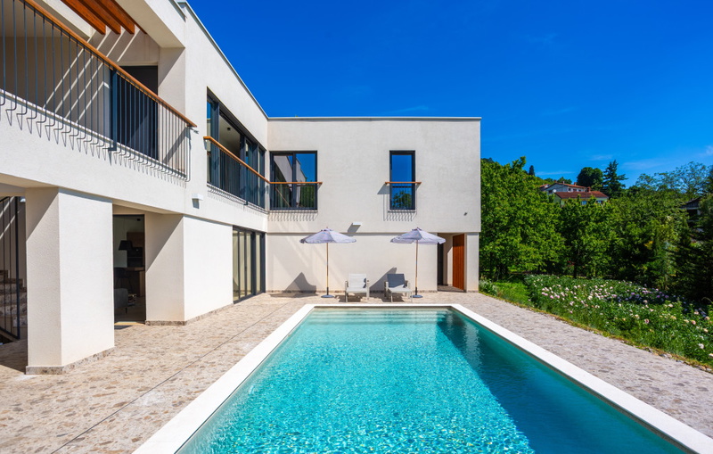 Villa il giardino segreto with pool