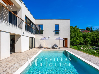 Villa il giardino segreto with pool