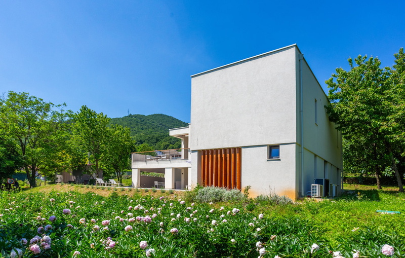 Villa il giardino segreto with pool