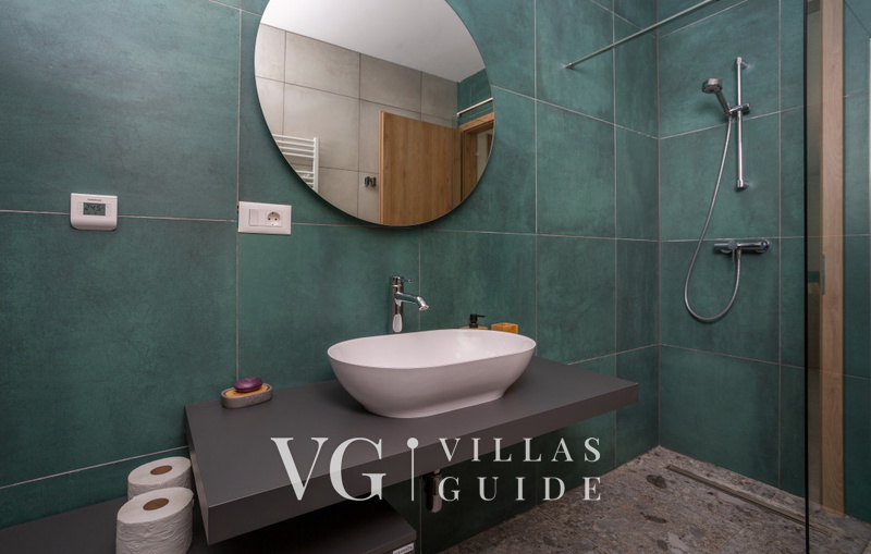 Villa il giardino segreto with pool Badezimmer