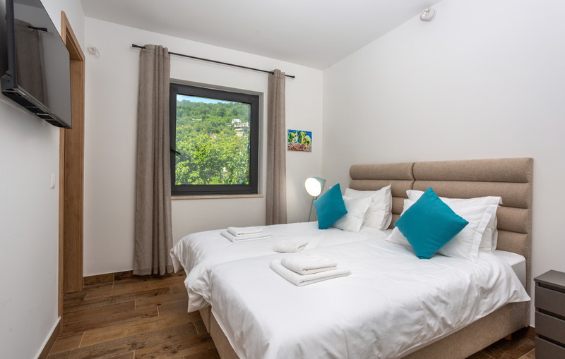 Villa il giardino segreto with pool