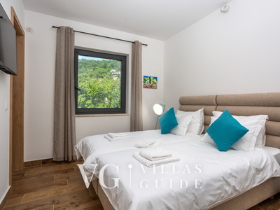 Villa il giardino segreto with pool