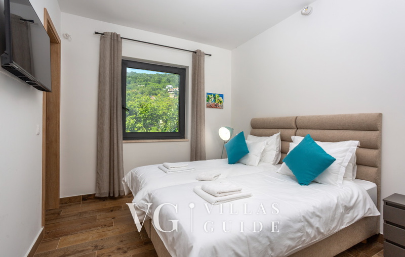 Villa il giardino segreto with pool