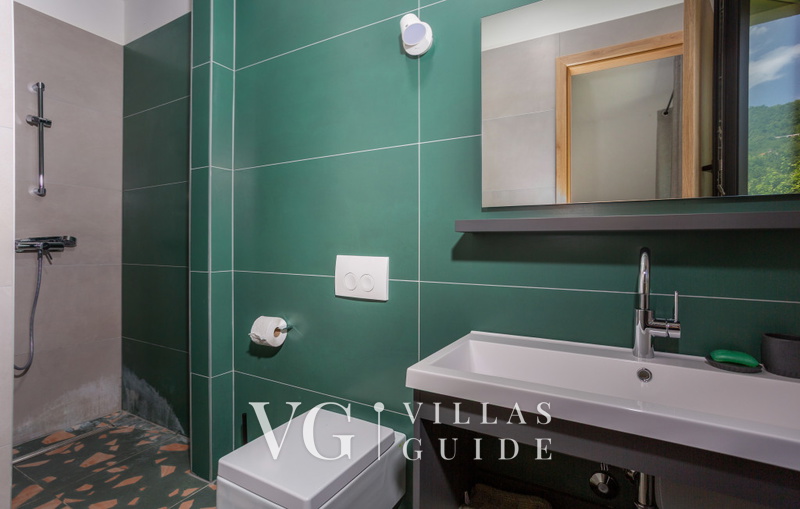 Villa il giardino segreto with pool Badezimmer