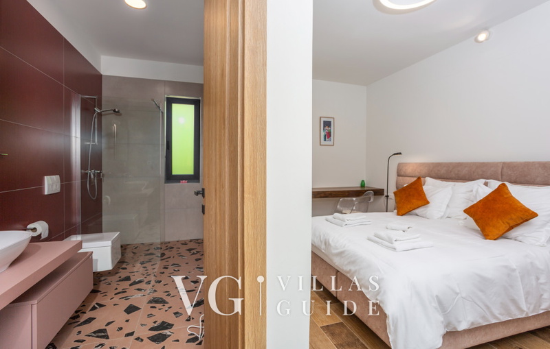 Villa il giardino segreto with pool Schlafzimmer