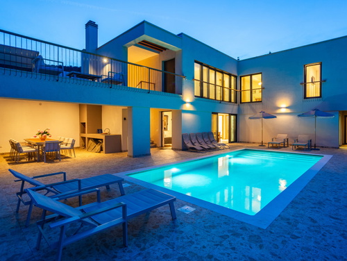 Villa il giardino segreto with pool