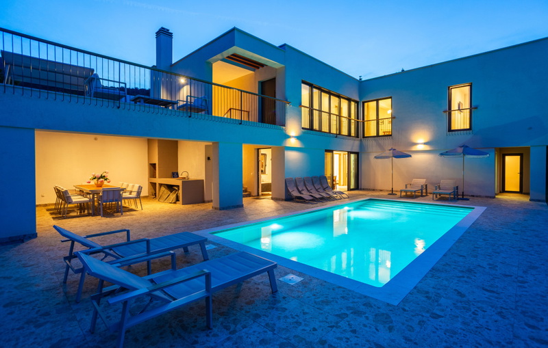 Villa il giardino segreto with pool