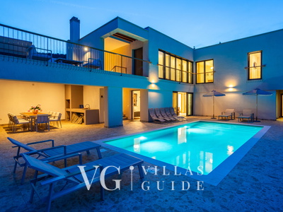 Villa il giardino segreto with pool