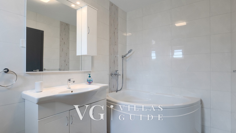 Villa La Perla Bathroom