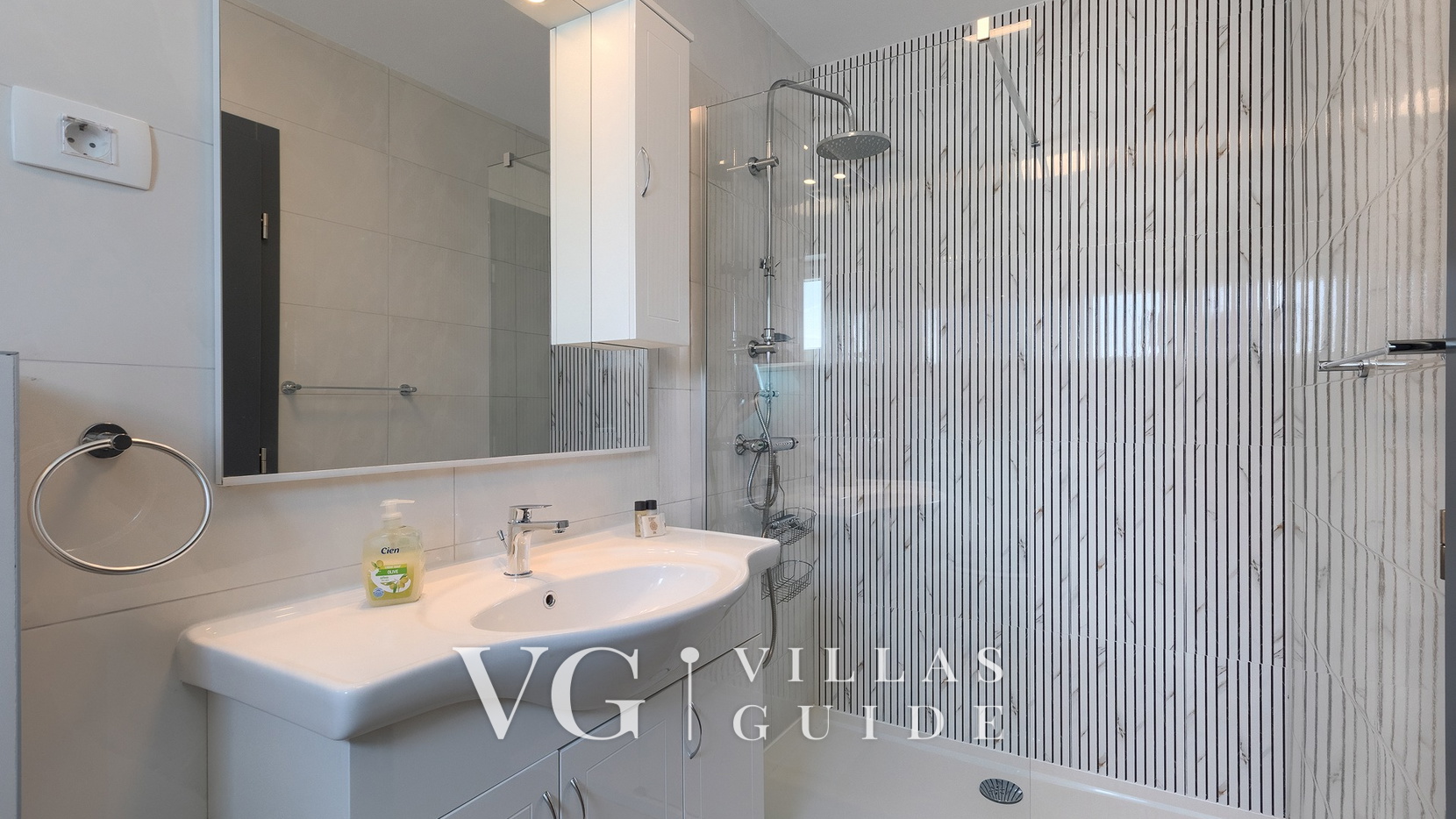 Villa La Perla Bathroom