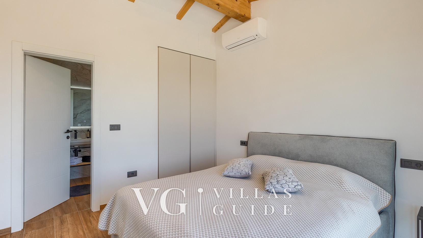 Villa Petrush Bedroom