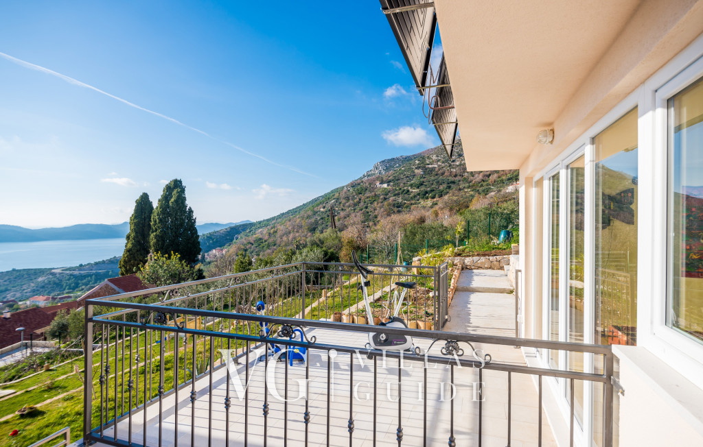 Villa Blue Additional content