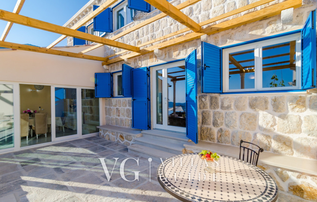 Villa Blue Additional content