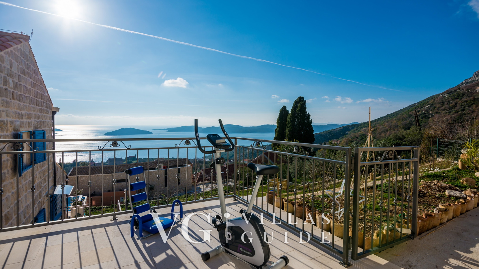 Villa Blue Additional content