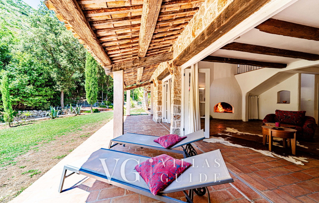 Villa Trstenik Garden and property exterior