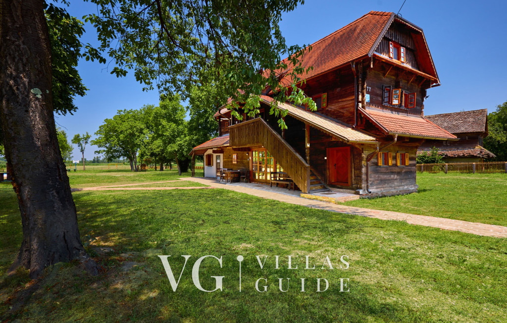 Villa 77 Garden and property exterior