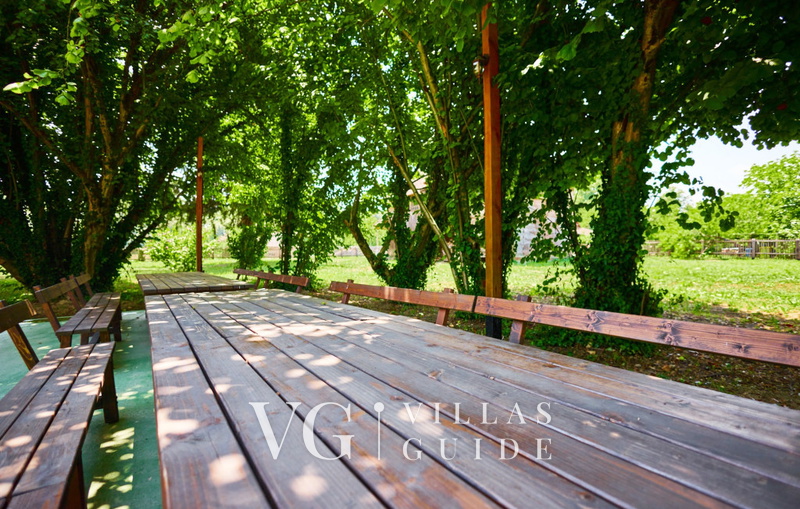 Villa 77 Additional content