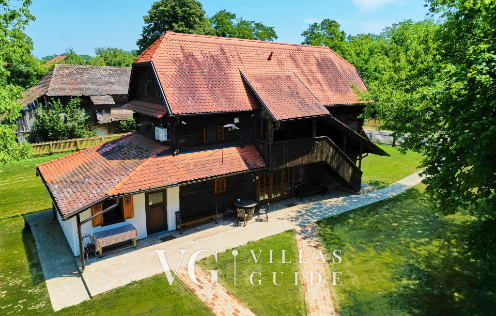 Villa 77 Garden and property exterior