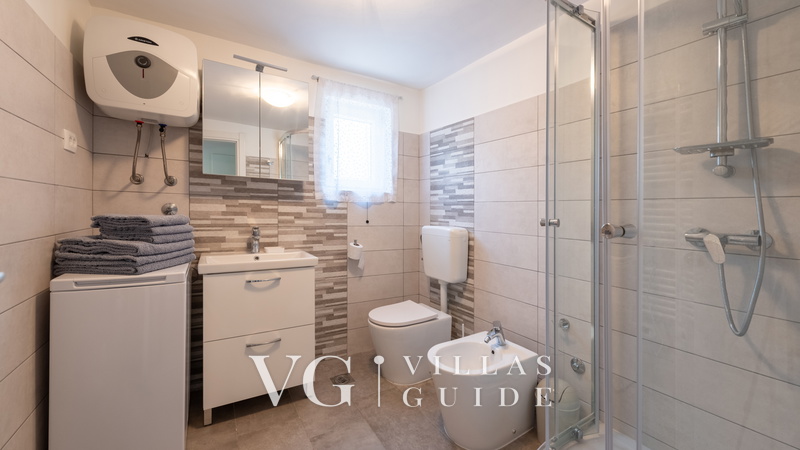 Holiday home Rožica Kupaonica