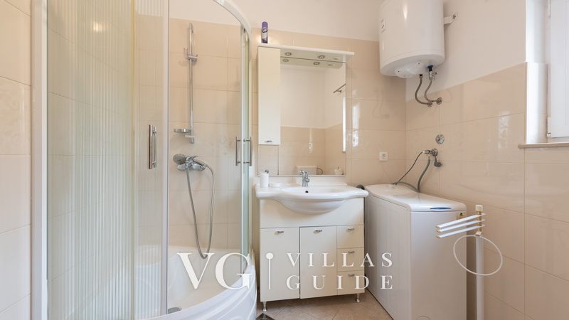 Holiday home Rožica Kupaonica