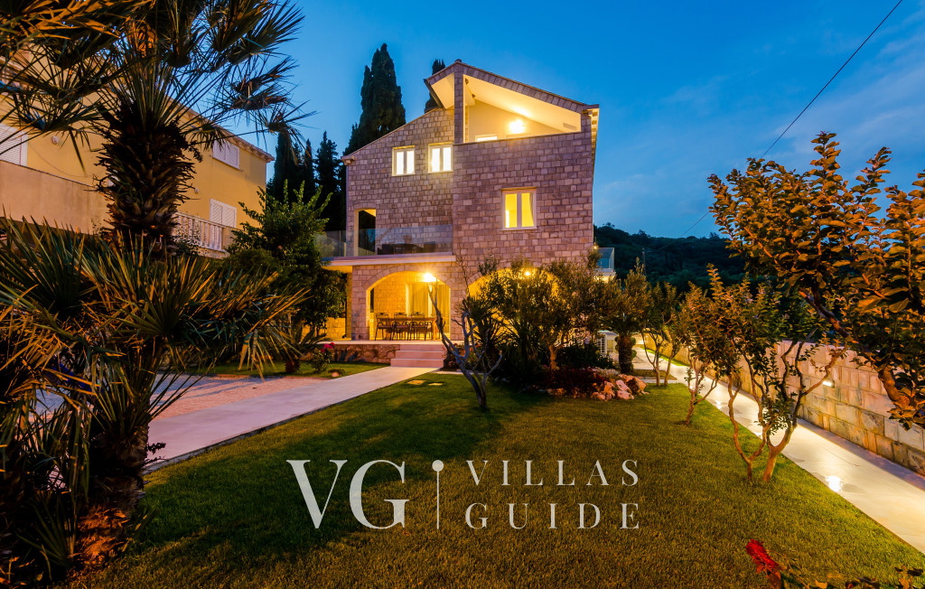 Villa Tesa Garden and property exterior