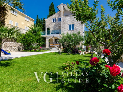 Villa Tesa Garden and property exterior
