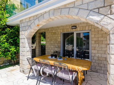 Villa Tesa Garden and property exterior