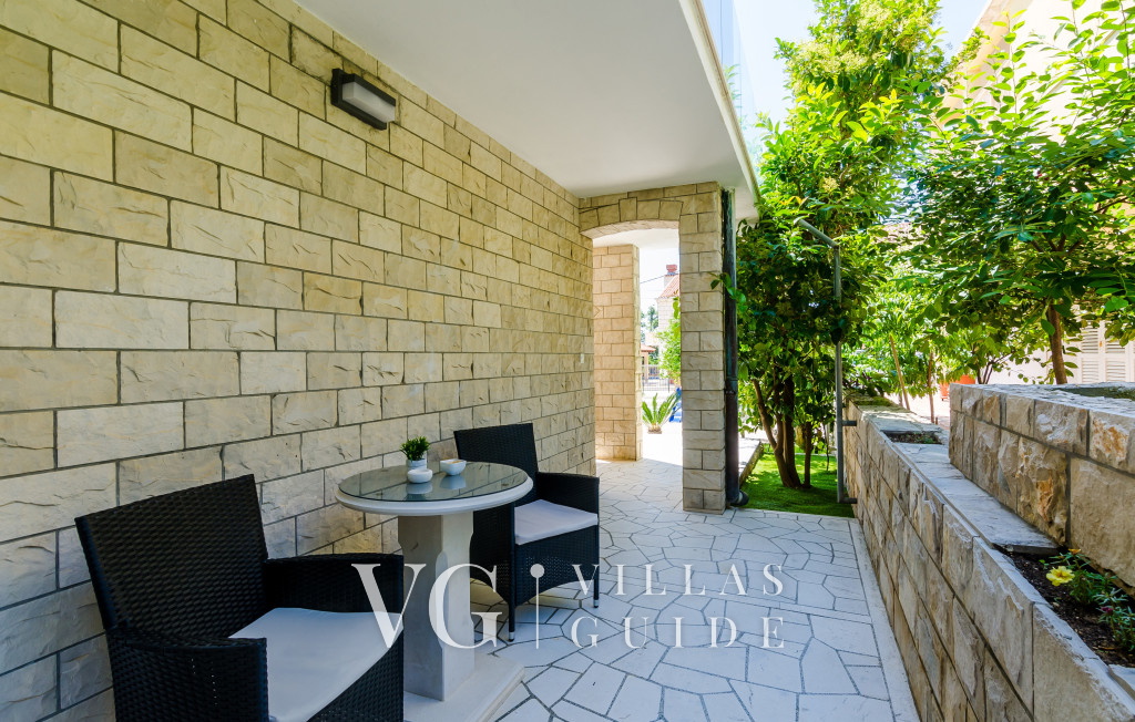 Villa Tesa Garden and property exterior