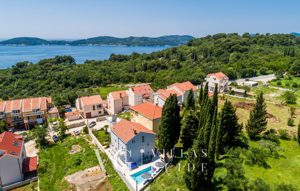 Villa Tesa Garden and property exterior