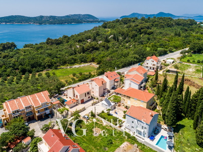 Villa Tesa Garden and property exterior