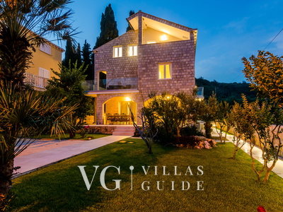 Villa Tesa Garden and property exterior