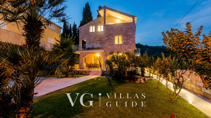 Villa Tesa Garden and property exterior