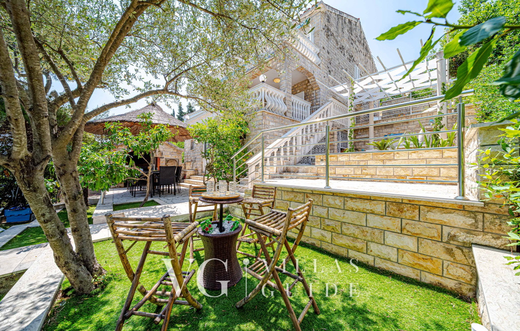 Villa Soldo Garden and property exterior