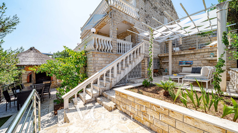 Villa Soldo Garden and property exterior