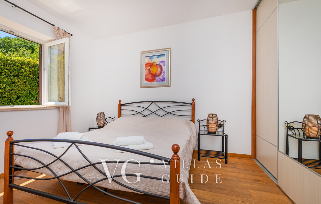 Villa Olive Bedroom