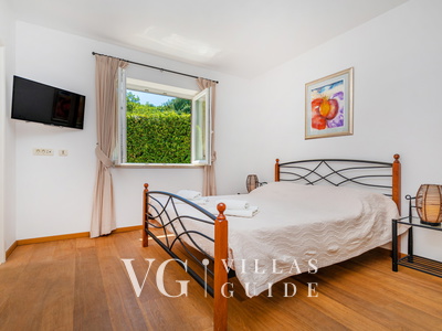 Villa Olive Bedroom
